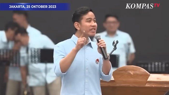 Gibran Rakabuming Raka, cawapres dari Prabowo Subianto yang memberikan pidato di hadapan pendukungnya
