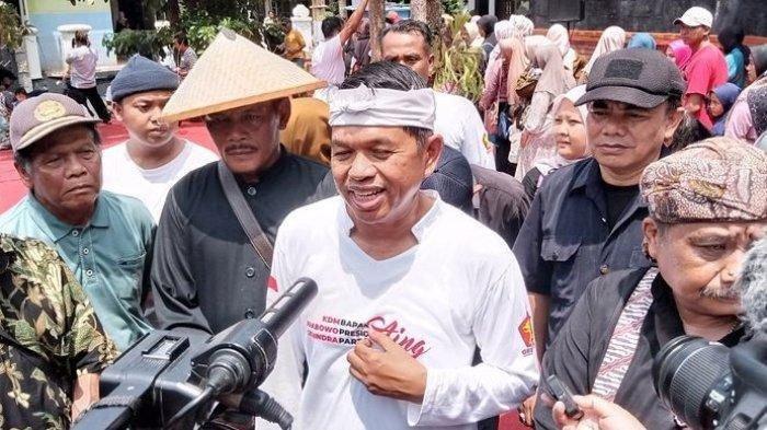 JAM MALAM - Gubernur Jawa Barat, Dedi Mulyadi saat berada di kediamannya di Lembur Pakuan Subang, Sabtu (3/2/2024). Aturan jam malam sudah diterapkan Dedi Mulyadi.