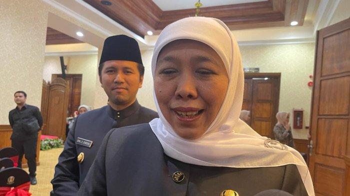 Gubernur Jawa Timur Khofifah Indar Parawansa angkat bicara menanggapi ramainya pemberitaan dirinya yang ditawari sebagai Timses Capres Prabowo Subianto.