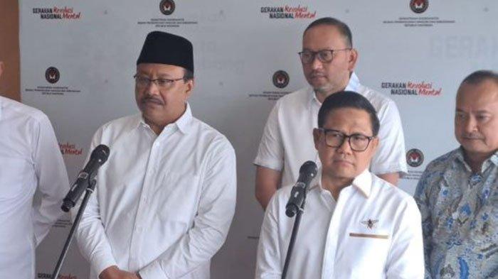 Menko PM Muhaimin Iskandar (Cak Imin) dan Mensos Saifullah Yusuf (Gus Ipul) usai rapat bareng di Kemenko PM, Jakarta, Kamis (31/10/2024).