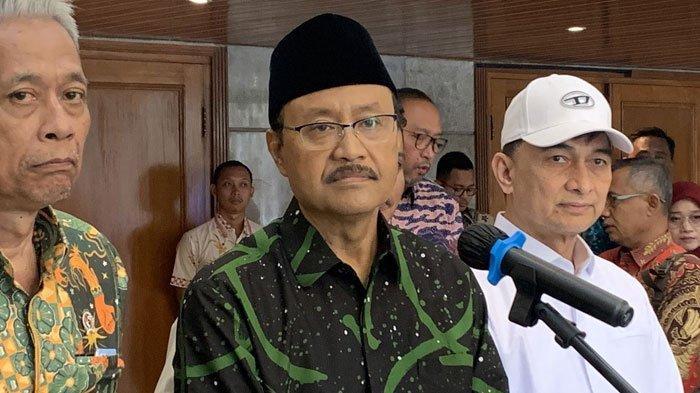KATEGORI PENERIMA BANSOS - Foto arsip Menteri Sosial (Mensos) RI, Saifullah Yusuf atau Gus Ipul dalam konferensi pers di Kantor Kemensos, Salemba, Jakarta Pusat, Kamis (10/7/2025). Gus Ipul menjelaskan kategori masyarakat tak layak dapat bansos lagi.