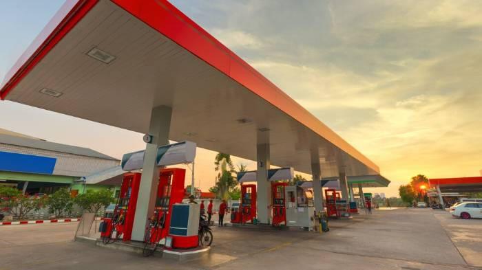 HARGA BBM - Ilustrasi pom bensin. Simak daftar harga BBM Pertamina Senin, 28 Juli 2025.