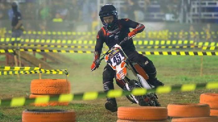 Hari pertama gelaran Trial Game Dirt 2023 Seri ke-6 sekaligus seri terakhir di Lapangan Rampal Kota Malang, Jumat (3/11/2023), disambut decak kagum para penonton.