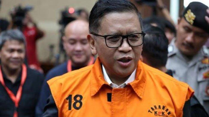 SIDANG TUNTUTAN - Hasto Kristiyanto saat tiba di Pengadilan Tipikor, Jakarta, Kamis (3/7/2025). Sekretaris Jenderal PDI Perjuangan terdakwa kasus Harun Masiku dituntut 7 tahun penjara.