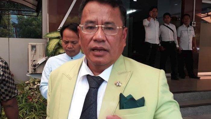 SINDIR LISA MARIANA - Foto arsip pengacara kondang Hotman Paris. Pengacara yang dijuluki Rp30 M tersebut mengaku dihubungi terus-terusan oleh Lisa Mariana usai kasus hubungan dengan Ridwan Kamil viral di media social, Kamis (10/4/2025).
