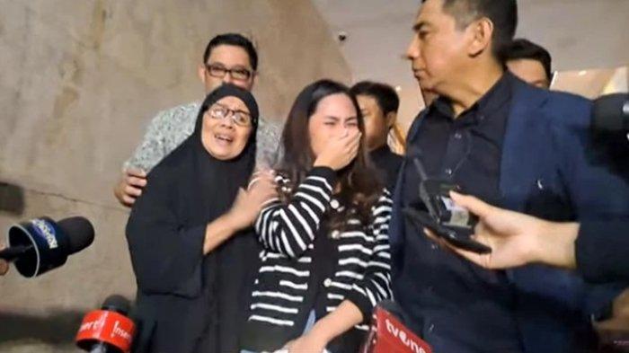 Ibu Tamara Tyasmara langsung menangis sejadi-jadinya di depan awak media dan meluapkan kemarahannya buntut sang putri terus saja dihujat usai kematian Dante.