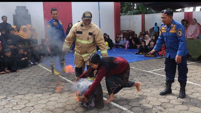 Ibu Rumah Tangga di Banyuwangi Dilatih Mitigasi Kebakaran, Aktivitas Sering dengan Dapur dan Listrik