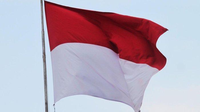 Ilustrasi bendera Indonesia. Dalam artikel ini tersaji chord gitar dan lirik lagu 17 Agustus 1945 atau Hari Merdeka dan sosok penciptanya.