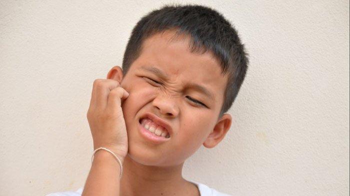 Ilustrasi pipi anak bengkak akibat gondongan