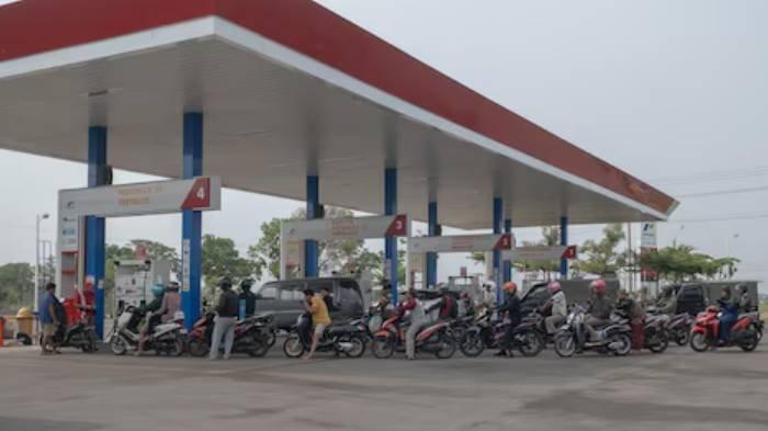 Ilustrasi pom bensin - Simak  daftar motor dan mobil yang boleh isi Pertalite.