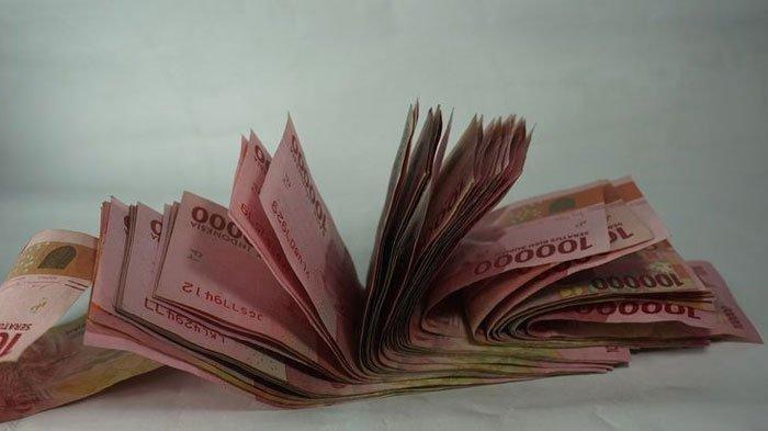 SEKOLAH SEBUT TAK TERLIBAT -  Ilustrasi uang ratusan ribu pecahan Rp100 ribu. Pantas saja wali murid kaget bukan main melihat iuran sampai jutaan rupiah untuk menggelar acara perpisahan sekolah.