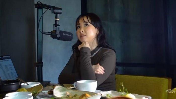 Nama Indah G menjadi perbincangan di media sosial karena aksinya menertawakan boikot produk Israel yakni Starbucks.
