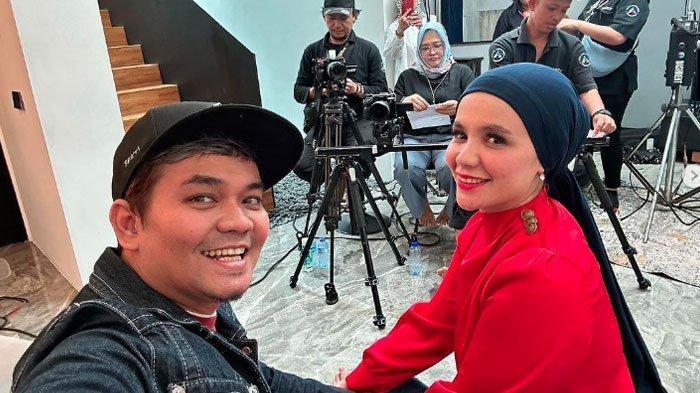 Indra Bekti dengan istri, Aldila Jelita - Indra Bekti akui sempat pasrah akibat sakit pendarahan otak