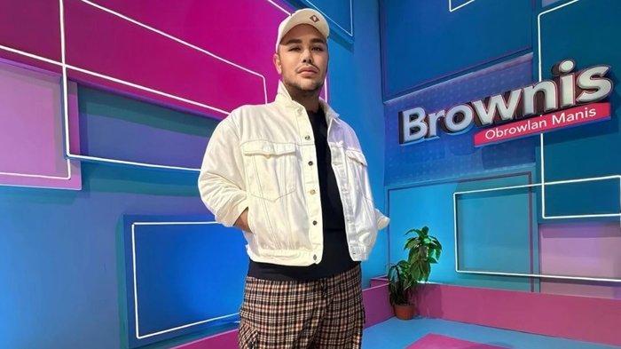 Ivan Gunawan mengunggah kolase video penampilannya di 'Brownis' usai ditegur oleh KPI. Tak cuma itu, Igun juga mention Ayu Ting Ting cs dan seolah mengucap salam perpisahan bak berniat meninggalkan 'Brownis' untuk seterusnya.
