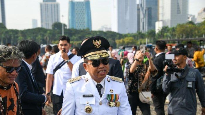LARANGAN STUDY TOUR - Dedi Mulyadi resmi dilantik sebagai Gubernur Jabar periode 2025-2030 di halaman Istana Kepresidenan, Jakarta Pusat, Kamis (20/2/2025). Baru-baru ini ia mengungkap jabatan baru Kepala SMAN 6 Depok yang jabatannya dicopot karena masalah study tour.