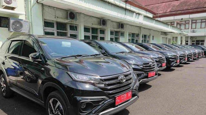 Jajaran kendaraan dinas para camat se-Kabupaten Bojonegoro saat diparkir di Komplek Gedung Pemkab Bojonegoro.