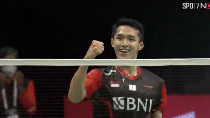 Tunggal putra Indonesia, Jonatan Christie saat tampil di semifinal Thomas Cup 2022. Jonatan Christie kini berhasil mengamankan tiket 16 besar Singapore Open 2022.