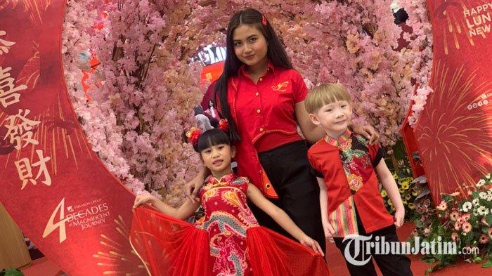 Kain Gendongan dan Batik Dikreasikan Jadi Busana Imlek Anak-anak