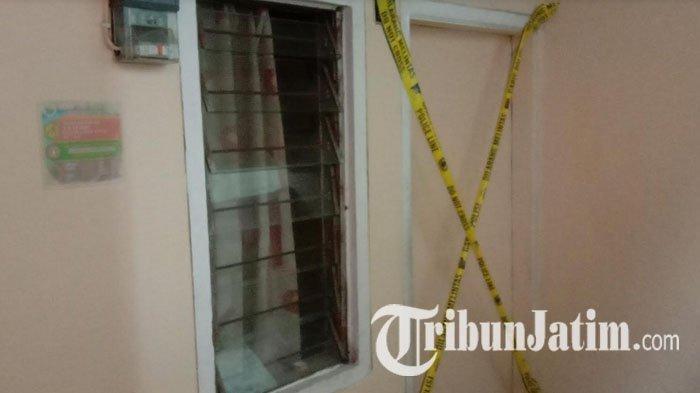 Kamar kos yang ditinggali terduga pelaku pembunuhan dan mutilasi berinisial AR, yang berada di Jalan Sawojajar, Kecamatan Kedungkandang, Kota Malang, terpasang garis polisi, Jumat (5/1/2024).