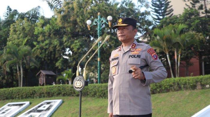 JABAT KAPOLDA JATIM - Kapolda Kaltim Irjen Pol Nanang Avianto, memimpin Apel Pagi seluruh personil polri dan ASN Polda Kaltim di Lapangan Mapolda Kaltim, Rabu (25/10/2023). Irjen Pol Nanang merupakan perwira Tinggi Polri kelahiran Malang. 