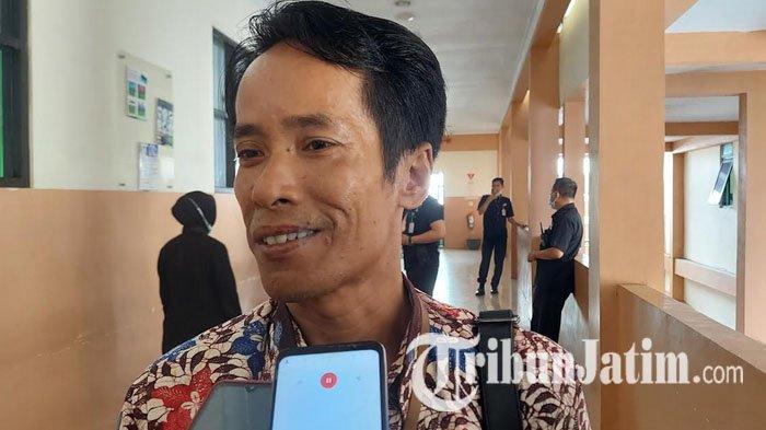 Kasi SMA dan PK-PLK Cabdin Pendidikan Jatim wilayah Sampang, Masudi Hadiwijaya, menanggapi terkait insiden siswi SMA melahirkan di kelas saat ujian, Minggu (3/12/2023).