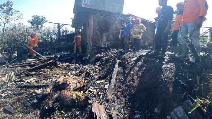 Kebakaran kandang di Dusun Gondang, Desa Tulungrejo, Kecamatan Bumiaji, Kota Batu, Rabu (6/11/2024).
