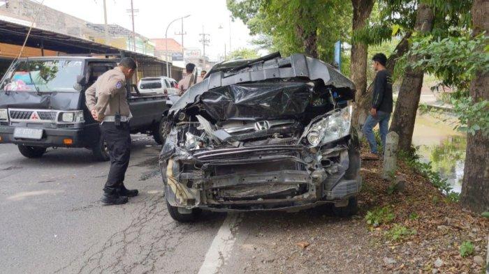 Kecelakaan Lalu Lintas di Ruas Jalan Nasional Trenggalek - Tulungagung, Kecamatan Durenan, Kabupaten Trenggalek.