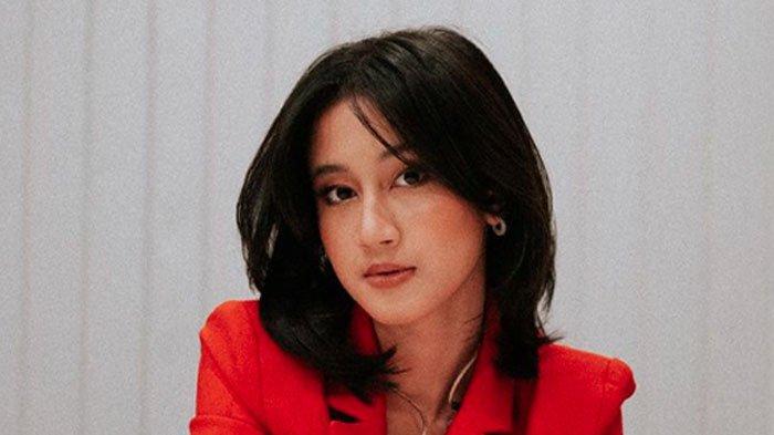 Keisya Levronka menjadi trending topik di Twitter setelah video di podcast bersama Marlo viral. Sikapnya dihujat.