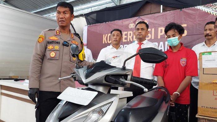TIDAK BERKUTIK : R (19) asal Desa Daleman, Kecamatan Kedungdung, Sampang, Madura, Jawa Timur, pelaku curanmor milik pedagang soto ayam saat berada di Mapolres Sampang , Senin (3/2/2025).