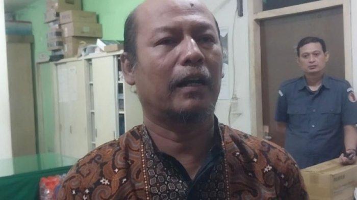 Ketua Bawaslu Sidoarjo Agung Nugraha saat diwawancarai
