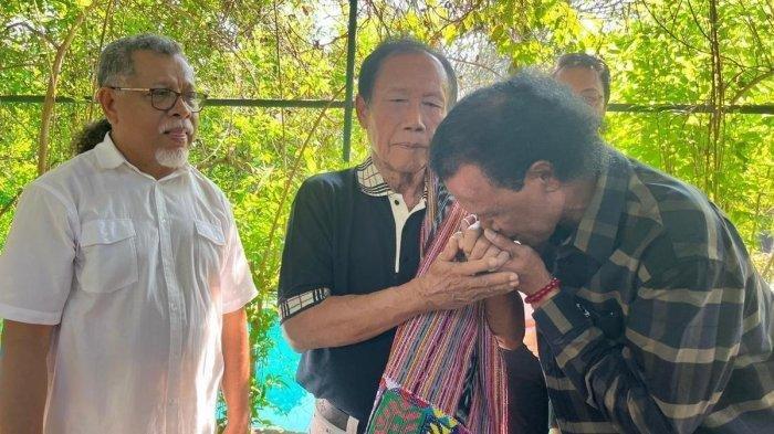 KENA OMEL - Ketua Umum DPP Gerakan Rakyat Indonesia Bersatu (GRIB) Jaya Hercules Rosario Marshal resmi meminta maaf dengan mantan Kepala BIN Letnan Jenderal TNI (Purn) Sutiyoso, Rabu (28/5/2025). Hercules mengaku kena omel istri.