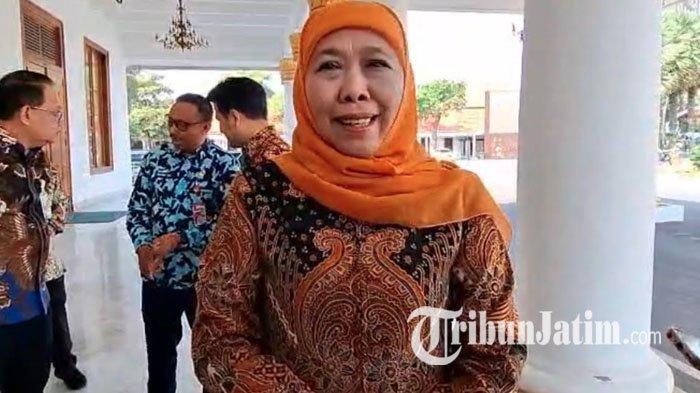 GUBERNUR - Gubernur Jawa Timur, Khofifah Indar Parawansa, Kamis (3/7/2025). Pemprov Jawa Timur akan membebaskan biaya pengobatan korban selamat dalam insiden tenggelamnya KMP Tunu Pratama Jaya di Selat Bali, yang dirawat di rumah sakit milik Pemprov Jatim.