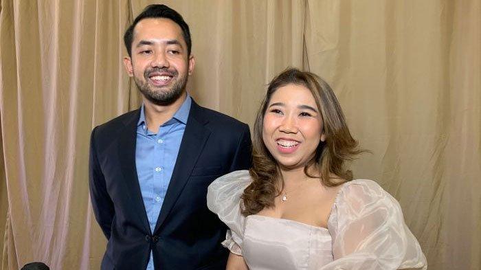Komika Kiky Saputri menceritakan masa pertama ia bertemu dengan suaminya, Muhammad Khairi.