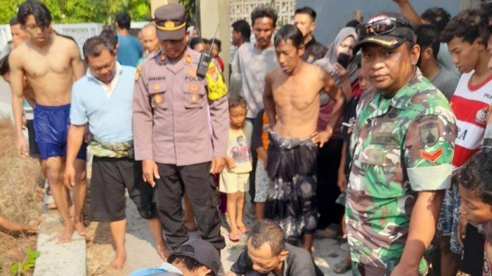 Korban, NM saat dievakuasi dari telaga oleh petugas dibantu warga, Kamis (7/9/2023)