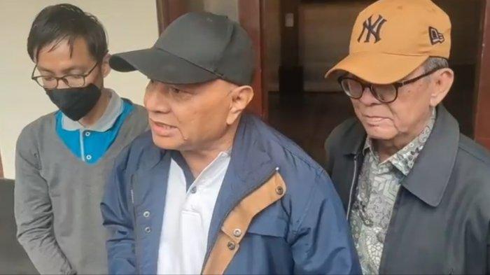 Kuasa Hukum lima saksi dan satu tersangka, Mustaji saat menjelaskan lemahnya pengawasan BBTNBTS terhadap pengunjung, Jumat (15/9/2023).
