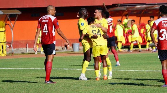 Laga pekan kedua antara Madura United vs Persik Kediri yang berlangsung di Stadion Gelora Madura Ratu Pamelingan Pamekasan, Minggu (9/8/2023) berakhir 3-2 untuk kemenangan tim tuan rumah.