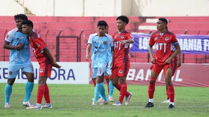GAGAL PROMOSI - Laga Persewangi melawan Persebata pada laga lanjutan babak 16 besar Liga 4 Nasional di Stadion Sultan Agung, Kabupaten Bantul, Senin (12/5/2025). Persewangi dipastikan gagal promosi ke Liga 3.
