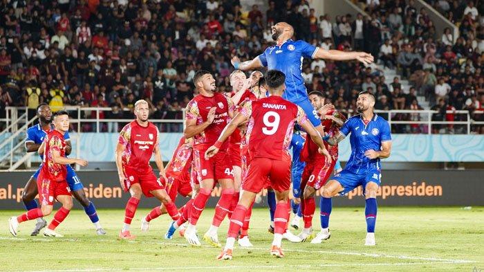 Laga Persis Solo vs Arema FC pada babak semifinal Piala Presiden 2024, di Stadion Manahan Solo, Rabu (31/7/2024).