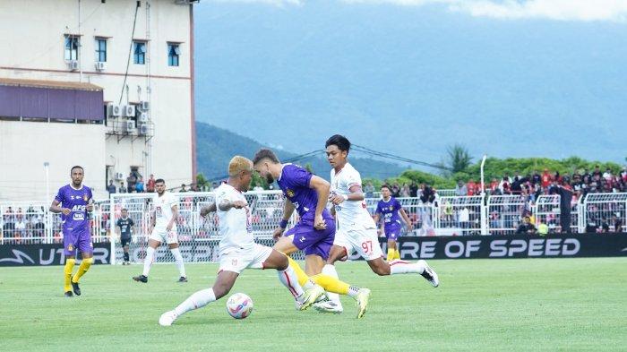 Laga pekan ke-20 antara Malut United vs Persik Kediri yang berlangsung di Stadion Gelora Kie Raha, Ternate, Sabtu (25/1/2025).