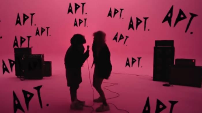 Lagu duet Rose BLACKPINK dengan Bruno Mars berjudul APT.