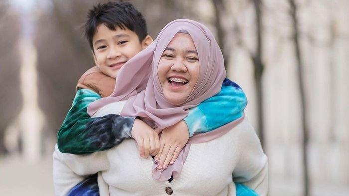 Dulu digaji sejuta, Lala kini bisa mengantongi pulihan juta setelah menjadi pengasuh Rafathar, anak Raffi Ahmad dan Nagita Slavina.