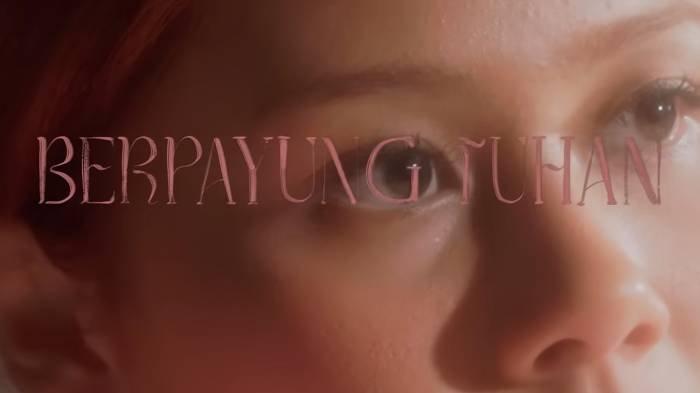 Lirik Lagu 'Berpayung Tuhan' yang Dinyanyikan Nadin Amizah: Hendak Jauh