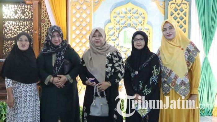 Lurah Tambak Sarioso, City Mangezong Negeri Pertiwi (tengah) hadir pada Haul Sesepuh Pinisepuh Greges Timur, Selasa (18/7/2023).