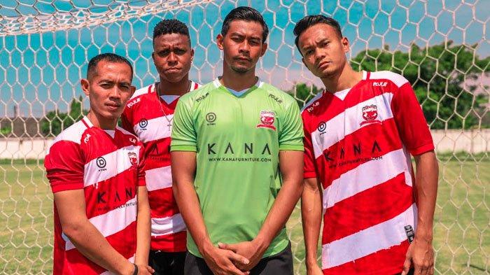 Madura United resmi merilis jersey anyar yang akan dipakai untuk mengarungi kompetisi Liga 1 2023/2024, Senin (26/6/2023).