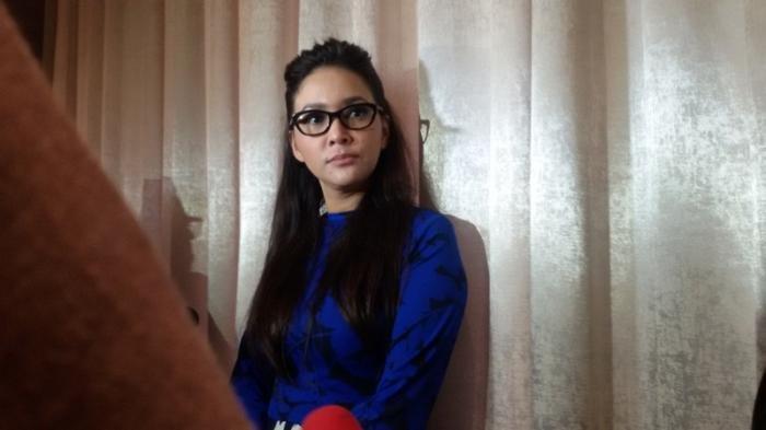 MAIA NYARIS DIPOLIGAMI - Maia Estianty menceritakan pengalaman kurang menyenangkan terkait penggunaan jasa konsultan pajak, (12/10/2015) silam. Belakangan ini, istri Irwan Mussry itu menceritakan pengalaman pahit diajak poligami sudah sebanyak dua kali.