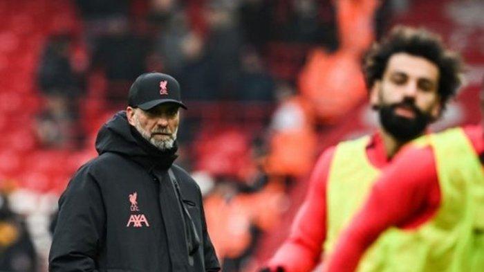 Manajer Liverpool, Juergen Klopp, memperhatikan anak asuhnya saat melakukan pemanasan sebelum pertandingan Liga Inggris melawan Chelsea di Stadion Anfield pada 21 Januari 2023 lalu. Terkini, Liverpool besutan Klopp akan melawan tuan rumah Real Madrid pada leg kedua babak 16 besar Liga Champions.