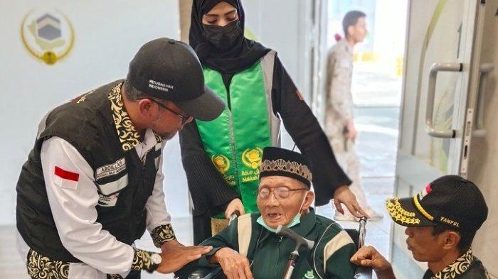 Mbah Hardjo Mislan, jemaah haji berusia 110 tahun asal Ponorogo saat tiba di Madinah