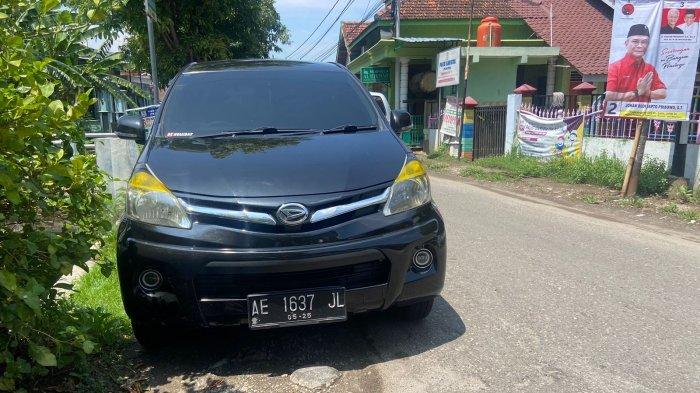Mobil yang ditukar sepeda motor oleh maling di Ponorogo hingga viral, aksinya terekam CCTV, Selasa, (9/1/2024).