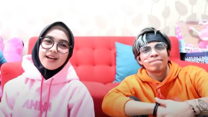 Momen Ria Ricis bikin konten bareng Atta Halilintar, kini keduanya diisukan nikah siri.