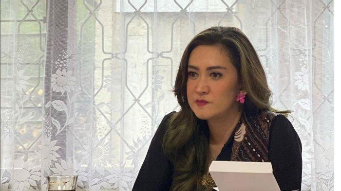 Nafa Urbach.